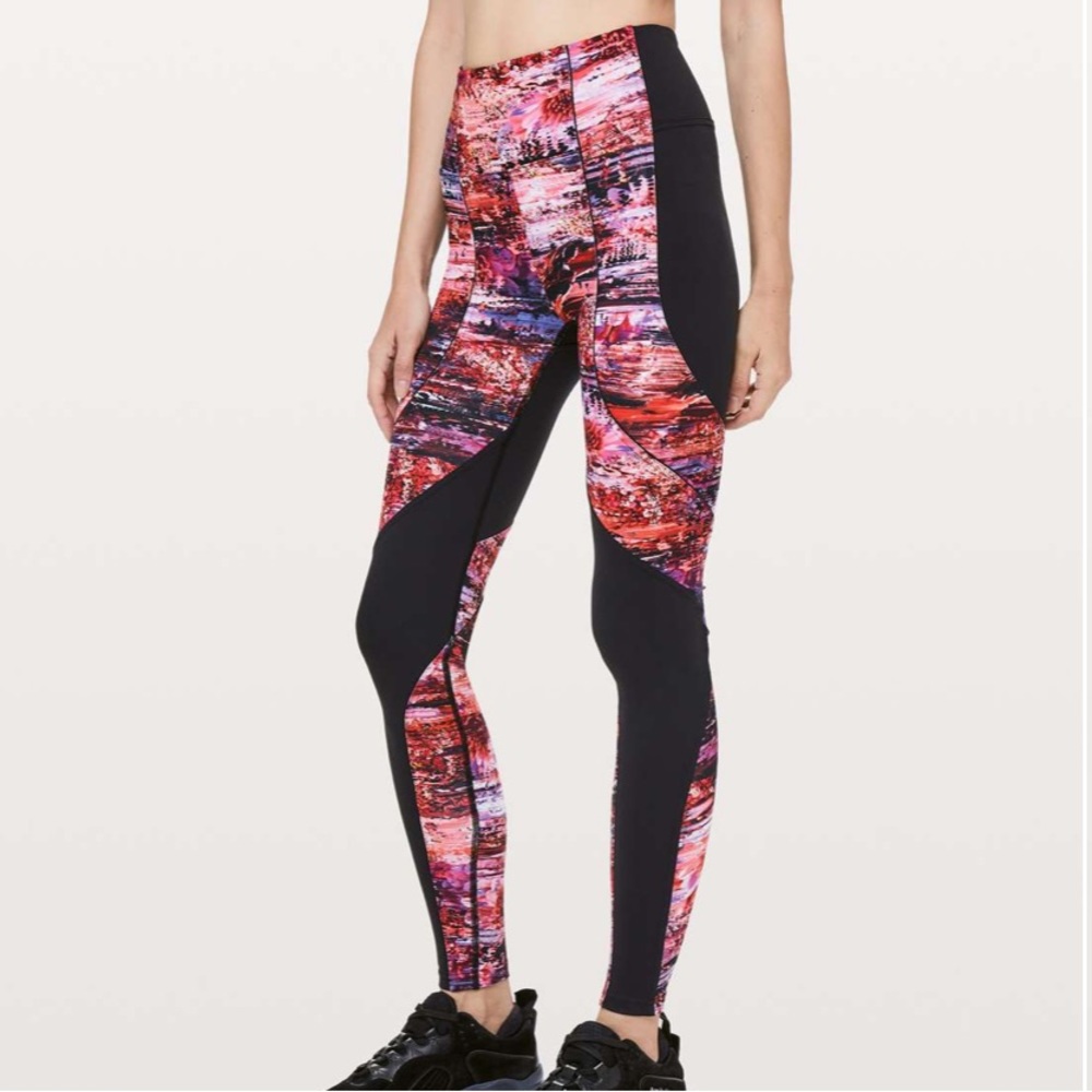 Lululemon Sweat & Repeat Tight 28” in Black/Dahliascape Multi SZ 6 EUC